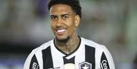  Foto: Vitor Silva/Botafogo. - Legenda: Rwan Cruzé um dos reforços do Botafogo para a temporada de 2025 / Jogada10