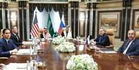 Funcionários de alto escalão dos EUA e da Rússia se encontraram em Riad na primeira cúpula desse tipo em anos  Foto: Getty Images / BBC News Brasil