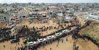 Hamas entrega corpos de reféns em Khan Younis, sul de Gaza  Foto: Stringer / Reuters