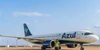 Aeronave da empresa Azul Linhas A&eacute;reas na pista  Foto: Divulga&ccedil;&atilde;o