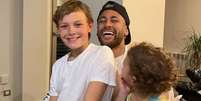 Filho mais velho de Neymar rouba a cena com desenvoltura em entrevista  Foto: Reprodução/X / Famosos e Celebridades