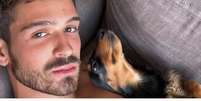 João Guilherme e Bruna Marquezine terminaram o namoro e os cachorros dos artistas parece que também estão separados.  Foto: Reprodução, Instagram @joaoguilherme / Purepeople