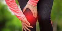 Dor no joelho: problema cr&ocirc;nico pode surgir na menopausa  Foto: Shutterstock / Sa&uacute;de em Dia