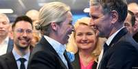 Alice Weidel, que é candidata a chenceler federal da AfD, abraça Björn Höcke, líder da AfD na Turíngia que é classificado como extremista de direita  Foto: DW / Deutsche Welle