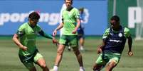 Foto: Cesar Greco/Palmeiras - Legenda: Treino do Palmeiras em preparação para enfrentar o São Bernardo / Jogada10