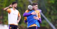  Foto: Divulga&ccedil;&atilde;o - Legenda: Jogadores da Fiorentina durante treinamento da equipe / Jogada10