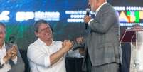 Tarcísio e Lula em evento para anúncio da construção do túnel viário entre Santos e Guarujá em fevereiro de 2024  Foto: Taba Benedicto/Estadão / Estadão