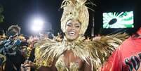 Érika Januza chega para o desfile da Viradouro na Sapucaí  Foto: Anna Giullia/AGNews
