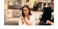 Afogando as mágoas? Demi Moore lida com derrota no Oscar de um jeito inusitado!.  Foto: Reprodução, Instagram @buuski / Purepeople