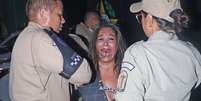 A mulher responderá por lesão corporal, resistência e desacato  Foto: Reprodução/G1 / Contigo