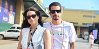 Sophia Raia e Enzo Celulari foram à apuração dos desfiles do Rio de Janeiro  Foto: Agnews - torcida da beija flor comemora título em dente ao barracão da escola na cidade do samba Marcelo Sá Barretto e Leo Franco/AgNews