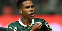  Foto: Cesar Greco/Palmeiras - Legenda: Estêvão celebra oportunidade de jogar ao lado de Neymar / Jogada10
