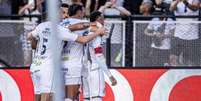 Foto: Raul Baretta/ Santos FC. - Legenda: Números de Neymar crescem no Santos através das bolas paradas / Jogada10