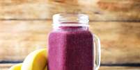 Vitamina de açaí com banana e whey protein  Foto: Nataliya Arzamasova | Shutterstock / Portal EdiCase