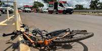 A viatura teria derrapado em algumas pedras, resultando no atropelamento do ciclista de 73 anos de idade  Foto: Reprodução / Contigo