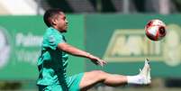 Vitor Roque em treino pelo Palmeiras no sábado, 8  Foto: Divulgação/Cesar Greco/Palmeiras