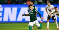 Raphael Veiga marcou o gol que garantiu a classificação do Palmeiras à final do Campeonato Paulista.  Foto: Alex Silva/Estadão / Estadão