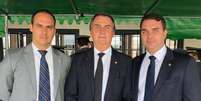 Eduardo Bolsonaro, Jair Bolsonaro e Flávio Bolsonaro.  Foto: Reprodução do Instagram. / Estadão