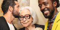 Vinicius de Oliveira, Fernanda Montenegro e Alan Rocha em pré-estreia de "Vitória"  Foto: Divulgação