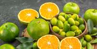 Consumo da laranja com bagaço aumenta a ingestão de fibras  Foto: Freepik