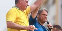 Jair Bolsonaro e Tarcísio de Freitas durante ato em Copacabana, no Rio de Janeiro  Foto: Pedro Kirilos/Estadão / Estadão