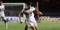  Foto: Rubens Chiri e Paulo Pinto/Saopaulofc.net - Legenda: Calleri vê pressão crescer no São Paulo / Jogada10