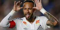 Ap&oacute;s pol&ecirc;micas e burburinho de casamento, Neymar, longe dos gramados h&aacute; um m&ecirc;s, d&aacute; 'alfinetada': 'Felicidade...'.  Foto: Getty Images / Purepeople