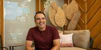 O apresentador Tadeu Schmidt se divertiu com discussão no 'BBB 25'  Foto: Léo Rosario/Globo/Divulgação / Estadão
