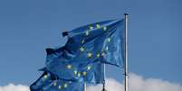 Bandeiras da União Europeia na sede da Comissão Europeia em Bruxelas
19/09/2019 REUTERS/Yves Herman  Foto: Reuters