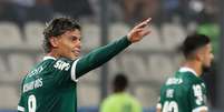  Foto: Cesar Greco/Palmeiras - Legenda: Richard Ríos marcou o gol da vitória palmeirense já nos acréscimos / Jogada10