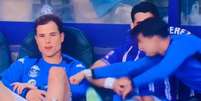  Foto: Reprodução - Legenda: Pérez discute com Latasa no banco de reservas e desfere soco no companheiro de Valladolid / Jogada10
