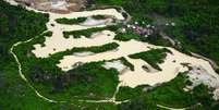 Imagem aérea de arquivo mostra garimpo ilegal em terra Kayapó, em 19/03/25.  Foto: AFP - PABLO PORCIUNCULA / RFI