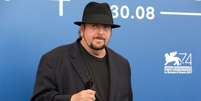 James Toback em 2017 em Veneza, Itália. Cineasta foi condenado a pagar multa bilionária por crimes sexuais  Foto: Elisabetta A. Villa/WireImage/ Via Getty Images