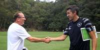  Foto: Vitor Silva/Botafogo - Legenda: Textor (esq.) e Bruno Lage, durante curta passagem do português pelo Botafogo / Jogada10