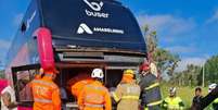 Acidente entre ônibus e carro deixou três mortos e um bebê em estado grave em MG  Foto: Divulgação/Corpo de Bombeiros de MG