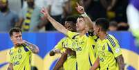  Foto: Abdullah Ahmed/Getty Images - Legenda: Cristiano Ronaldo festeja ao lado dos companheiros de Al-Nassr / Jogada10