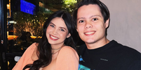 Lucas Cardi ao lado da esposa Thuani Todeschini  Foto: Reprodução/Inistagram @thutodeschini