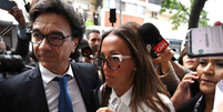 Veronica Ojeda, ex-mulher de Maradona, chegando ao tribunal para acompanhar julgamento sobre a morte do craque  Foto: AFP