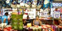 O impacto no bolso dos brasileiros vai muito além das prateleiras coloridas dos supermercados.  Foto: Agência Brasil 