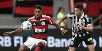 Bruno Henrique teria recebido cartão amarelo para beneficiar familiares em duelo com o Santos, pelo Brasileirão de 2023.  Foto: Wilton Junior/Estadão / Estadão