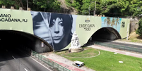 Painel fica na entrada do Túnel Engenheiro Coelho Cintra, que liga Copacabana e Botafogo  Foto: Vinicius Rodrigues/Divulgação