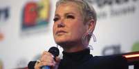 Xuxa na Bienal do Livro de São Paulo em 2022. A apresentadora disse ao podcast WOW que sofria pressão da Globo para não passar dos 60kg.  Foto: Alex Silva/Estadão / Estadão