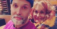 Nuno Guerreiro com sua mãe, Regina, no fim do ano passado, quando ele disse que esperava um 2025 com "saúde, sorte, amor, sucesso e felicidade"  Foto: Reprodução