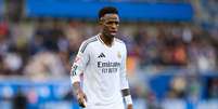Vinicius Júnior (Real Madrid) durante jogo contra o Alavés, no dia 13.04.2025   Foto: Associated Press / Alamy Stock Photo