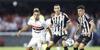 Matheus Alves no jogo contra o Santos (Photo by Paulo Pinto / São Paulo FC)  Foto: Esporte News Mundo