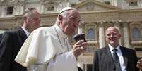 O argentino Jorge Bergoglio foi o primeiro papa latino-americano.  Foto: AP - Andrew Medichini / RFI