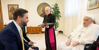 J.D. Vance e Francisco se reuniram por poucos minutos no domingo (20/04)  Foto: Getty Images / BBC News Brasil