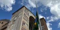 O Santuário de Aparecida, em Aparecida (SP), deixou as bandeiras a meio mastro em homenagem ao Santo Padre  Foto: Ícaro Malta/Redação Terra