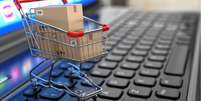 "Taxa das blusinhas" enfrentou resist&ecirc;ncia de grande parte dos consumidores brasileiros, pois medida encarecia produtos populares  Foto: Seu Cr&eacute;dito Digital