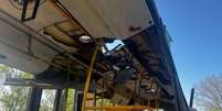 Pelo menos nove pessoas morreram em um ataque de drone russo contra um ônibus na cidade de Marhenets, na região de Dnipropetrovsk, na Ucrânia, em 23/4/25.  Foto: via REUTERS - STATE EMERGENCY SERVICE OF UKRAI / RFI